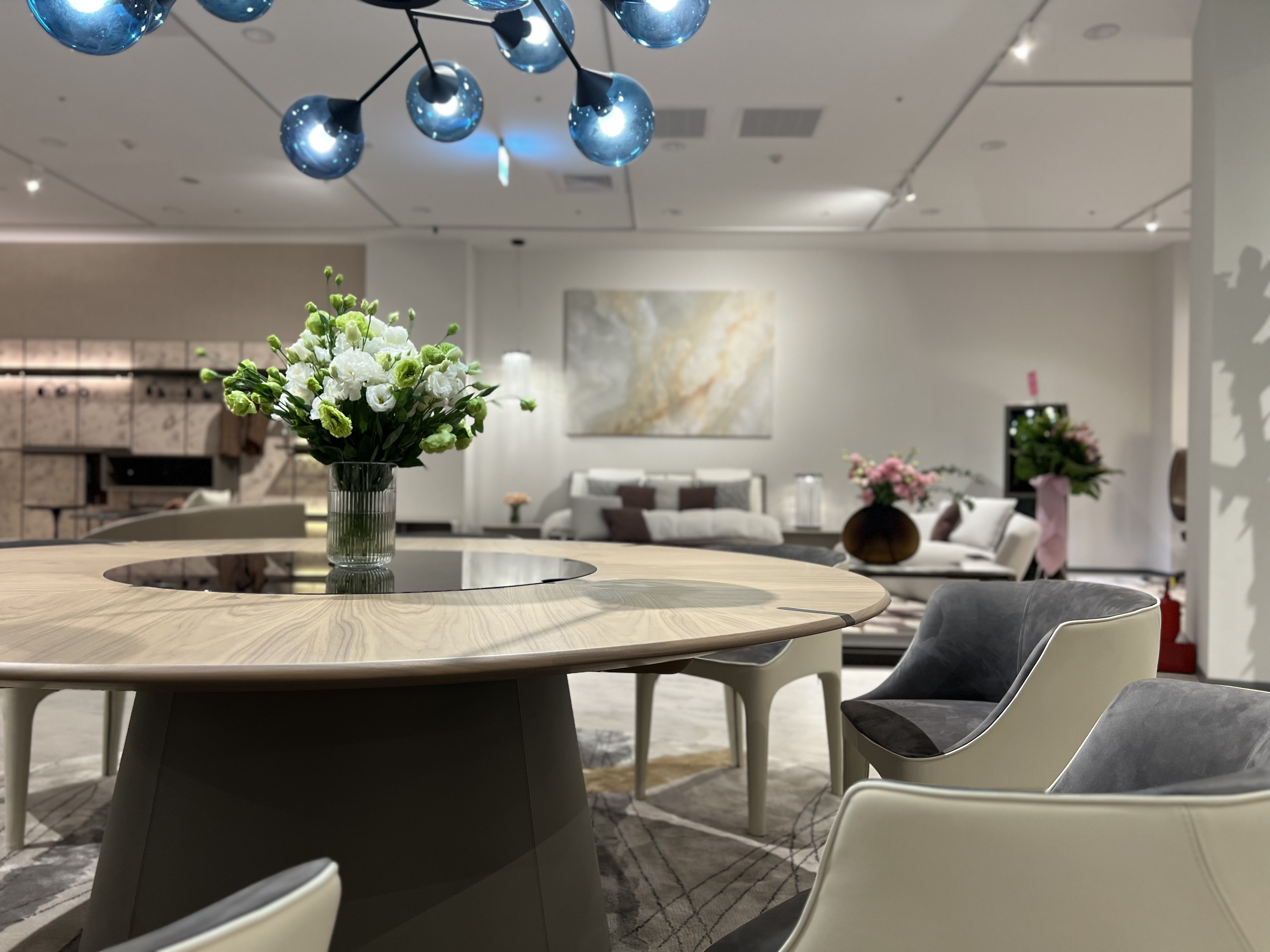 捷行國際家居 台灣代理義大利豪奢家具 Giorgetti,餐桌椅 燈飾 皮餐椅 木製餐桌